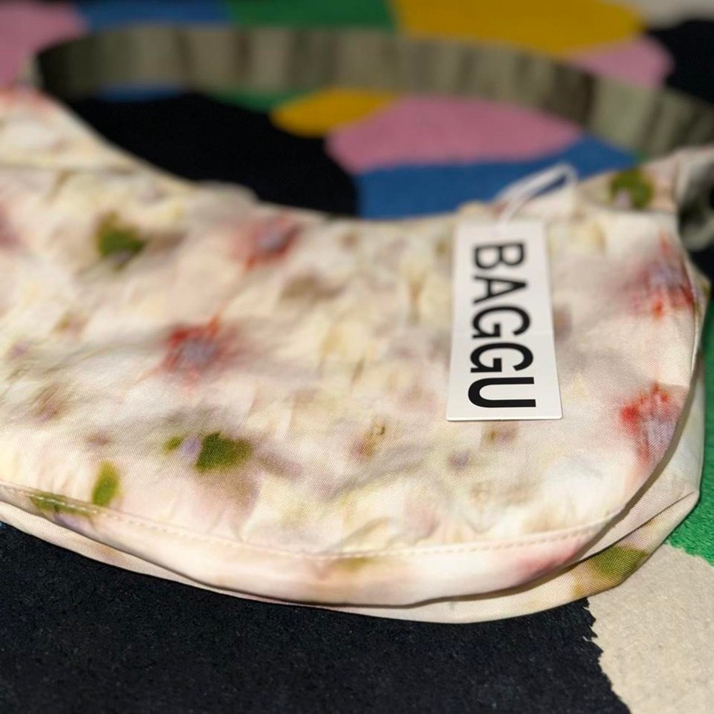 NWT BAGGU Medium Crescent in Abstract Floral